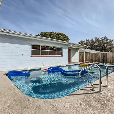 Spacious Tampa Haven - Games - Pool - 7-15 Min From All
